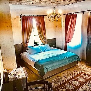 Comfort Stone Room